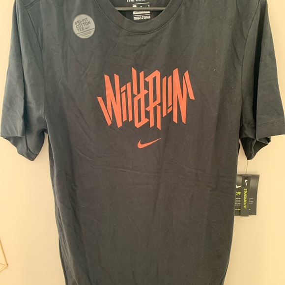 Nike Graphic T-shirt - Picture 1 of 4
